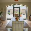 Отель Stunning Edinburgh 1820s stables converted studio, фото 9