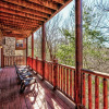 Отель SmokyStays 5 Bedroom Cabin, фото 27