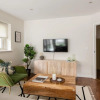 Отель The Bow Mews - Modern Bright 2bdr Apartment With Patio, фото 5