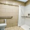 Отель Comfort Inn & Suites Redwood Country, фото 11