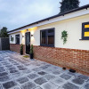 Отель E2M Wisteria House Heathrow Free Parking, фото 1
