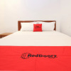 Отель RedDoorz Plus near Alun Alun Selatan 2, фото 8