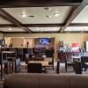 Отель Cobblestone Inn & Suites - Springfield, фото 17