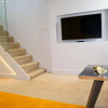 Отель Trendy Urban Industrial Apartment - Great Location - Parking - Netflix - Fast WiFi - Smart TV - Beau, фото 3