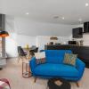 Отель Air Host and Stay - The Scouse House - Quirky 2 bedroom mews house mins from Sefton Park, фото 20