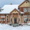 Отель I Spy - Cozy Pet Friendly, Ski In/Ski Out Condo with Private Hot Tub, фото 25