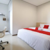 Отель RedDoorz Plus near Pondok Indah Mall, фото 6
