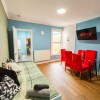 Отель Sleeps 6 in Maidstone Central 2BR + Sofa, фото 32