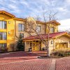 Отель La Quinta Inn by Wyndham Colorado Springs Garden of the Gods в Колорадо-Спрингсе