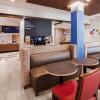 Отель Holiday Inn Express Kingston West, an IHG Hotel, фото 32