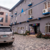 Отель Exquisite Suites & Conference Centre, фото 1