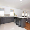 Отель Modern & Spacious 2 Bed Apartment at Clapham Junction, фото 14