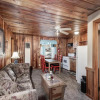 Отель Pine Cabin, 2 Bedrooms, Fireplace, Midtown, Sleeps 6, фото 3