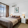 Отель Adelaide DressCircle Apartments - Ward St, фото 3