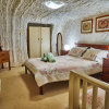 Отель Underground Bed and Breakfast в Кубер-Педи