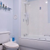 Отель Spacious 2 Bedroom Flat, фото 8