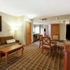 Отель Embassy Suites Greenville Golf Resort & Conference Center, фото 3