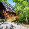 Отель Bear Country Cabin, 2 Bedrooms, Sleeps 6, Private, Foosball, Hot Tub, фото 1