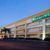 Отель La Quinta Inn & Suites by Wyndham Tampa Fairgrounds - Casino в Тампе