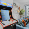 Отель Comfyluxe 2bed 2bath,central,sleeps7,arcademachine, фото 16