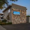 Отель Travelodge by Wyndham Fresno Yosemite Area, фото 1