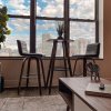 Отель McCormick Place modern loft with an amazing city skyline view and optional parking for 6 guests, фото 15