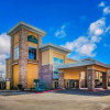 Отель La Quinta Inn & Suites by Wyndham Beeville, фото 1