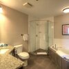 Отель Grand Suites Grand Okanagan by KelownaGo, фото 6