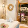 Отель Bohemian Boutique Suites во Влере