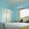 Отель Caymanas Adrian's Vacation House, фото 8