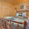 Отель 'serenity Cabin' w/ Furnished Deck, фото 19