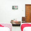 Отель OYO 353 Loesje Guest House Syariah, фото 24