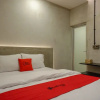 Отель RedDoorz Plus near Kawasan Sam Poo Kong Semarang, фото 23