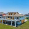 Отель Beach Don't Kill My Vibe 4 Bedroom Home by RedAwning, фото 25
