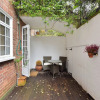 Отель Peaceful 1 Bed Flat Off Sloane Square With Patio, фото 13