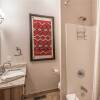 Отель Upper Canyon Lodge - Four Bedroom Cabin with Hot Tub, фото 11