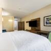 Отель Holiday Inn Express Hotel & Suites Columbus, an IHG Hotel, фото 1