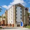 Отель Candlewood Suites Anaheim - Resort Area, an IHG Hotel в Анахайм