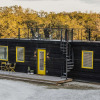 Отель New The Yellow Beacon-luxury Shipping Container, фото 1