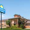 Отель Days Inn & Suites by Wyndham Wichita в Уичите
