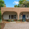 Отель Casa de Trinidad - Historic Railyard Adobe, Walk to The Plaza, фото 15