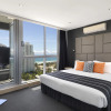 Отель Meriton Suites Broadbeach, Gold Coast, фото 3