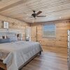 Отель Mountain Holly Lodge 5 Bedroom Cabin by RedAwning, фото 7