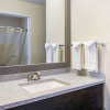 Отель Quality Inn & Suites West, фото 10