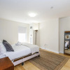 Отель Modern 2BR + 100 Walkscore | Theatre District | Evonify, фото 1