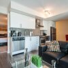 Отель Life Suites - Front and Spadina, фото 7