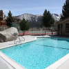 Отель Mammoth Creek 9 Remodeled, Mountain Views with Fireplace, Walk to Park and Shopping by RedAwning, фото 19