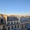 Отель Appartement Cœur de Paris avec vue sur les toits в Париже