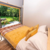 Отель Sunset Cabins at The Oaks Woodland Retreat, фото 15