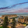 Отель Glenelg Skyline Beachfront Penthouse, Adelaide, фото 1